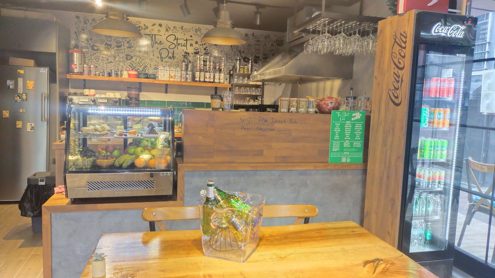 The Street Cafe & Pub (Sisters)