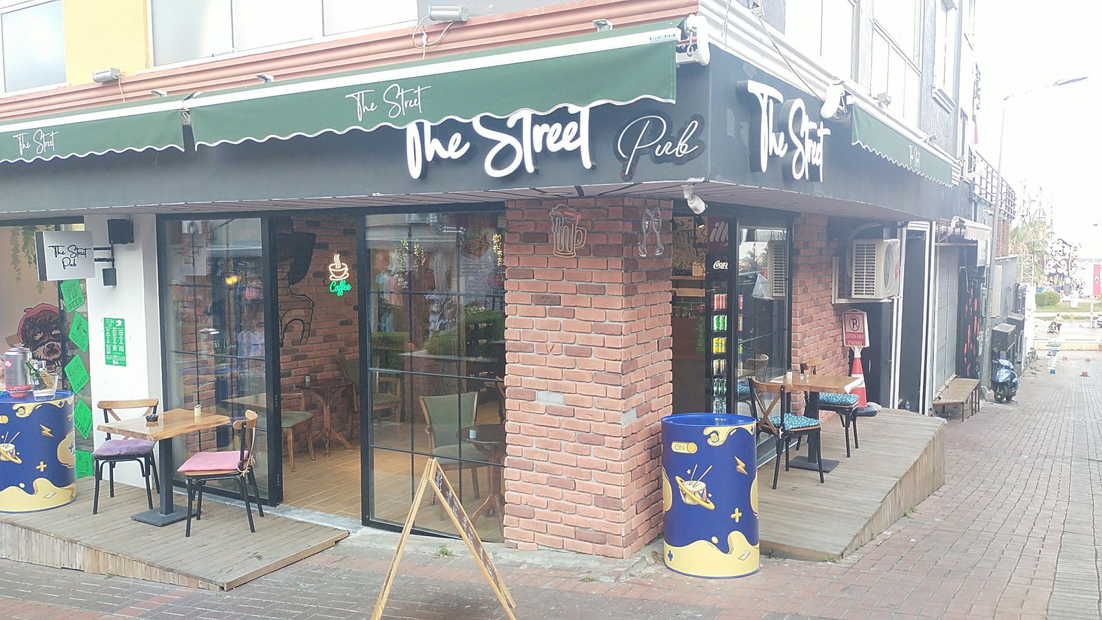 The Street Cafe & Pub (Sisters)