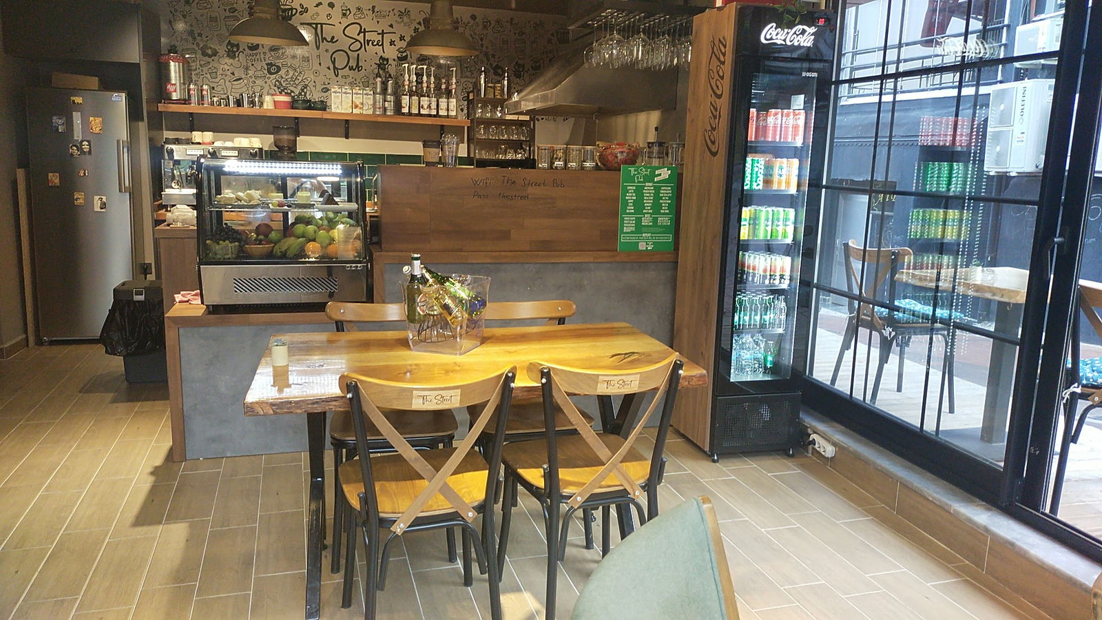 The Street Cafe & Pub (Sisters)