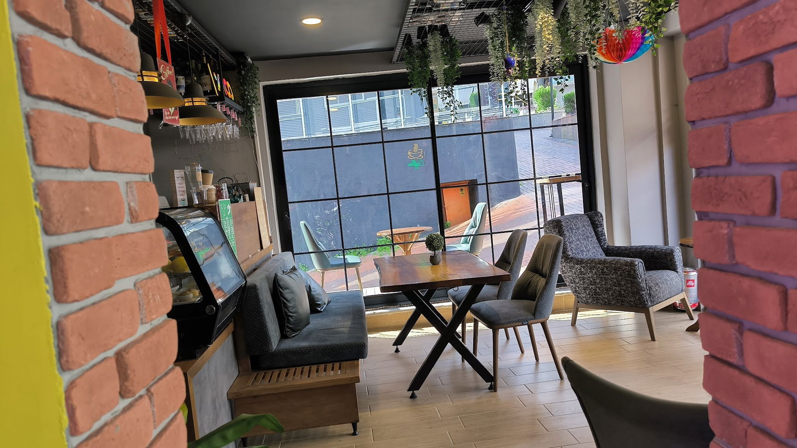 The Street Cafe & Pub (Sisters)