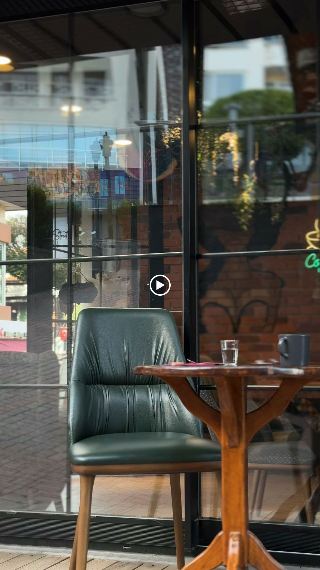 The Street Cafe & Pub (Sisters)