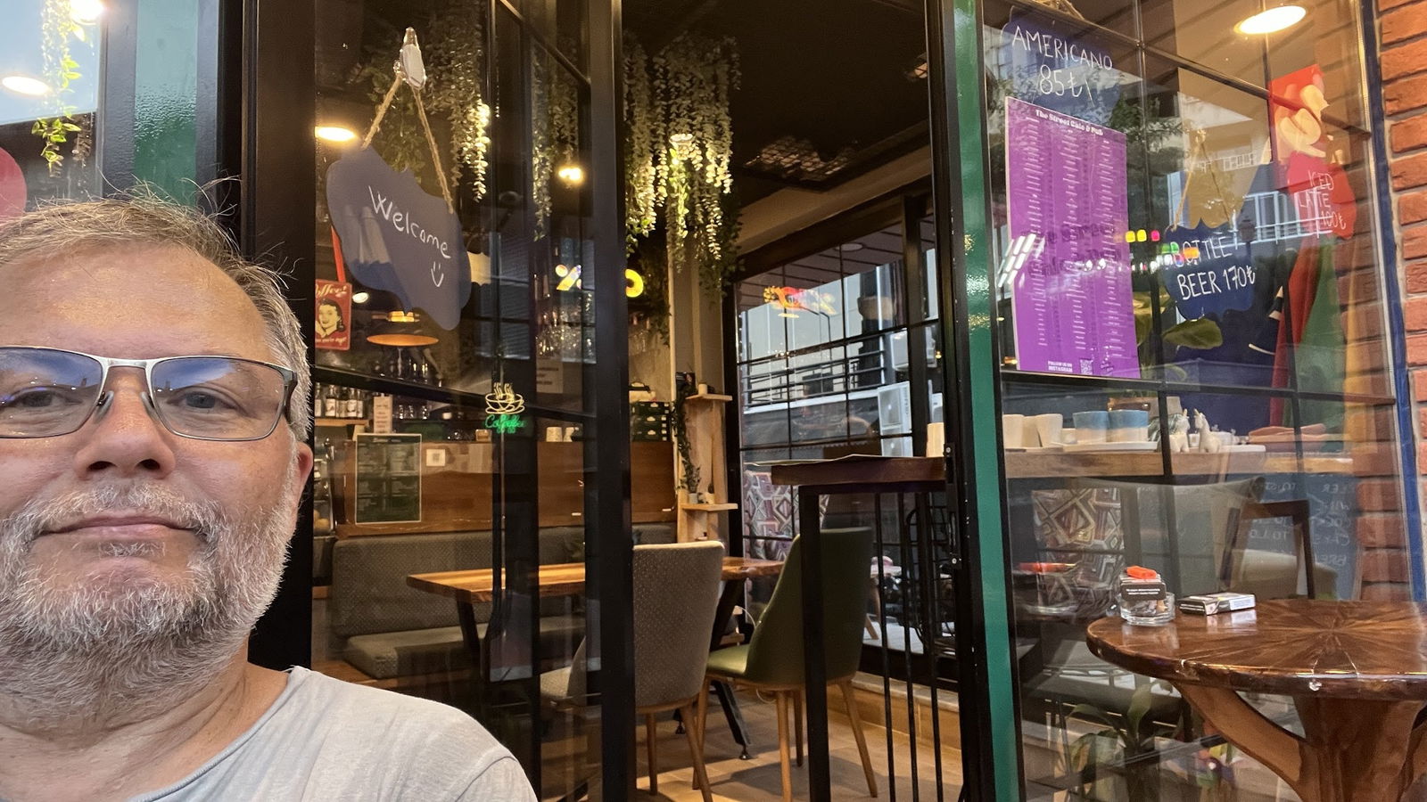 The Street Cafe & Pub (Sisters)