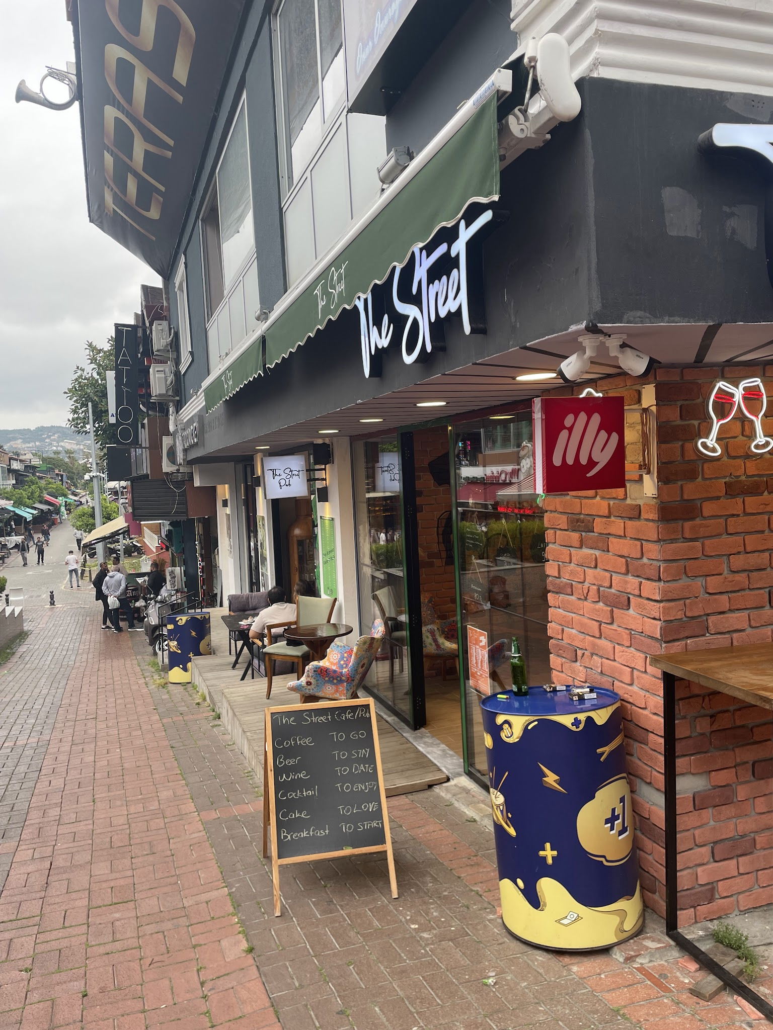 The Street Cafe & Pub (Sisters)