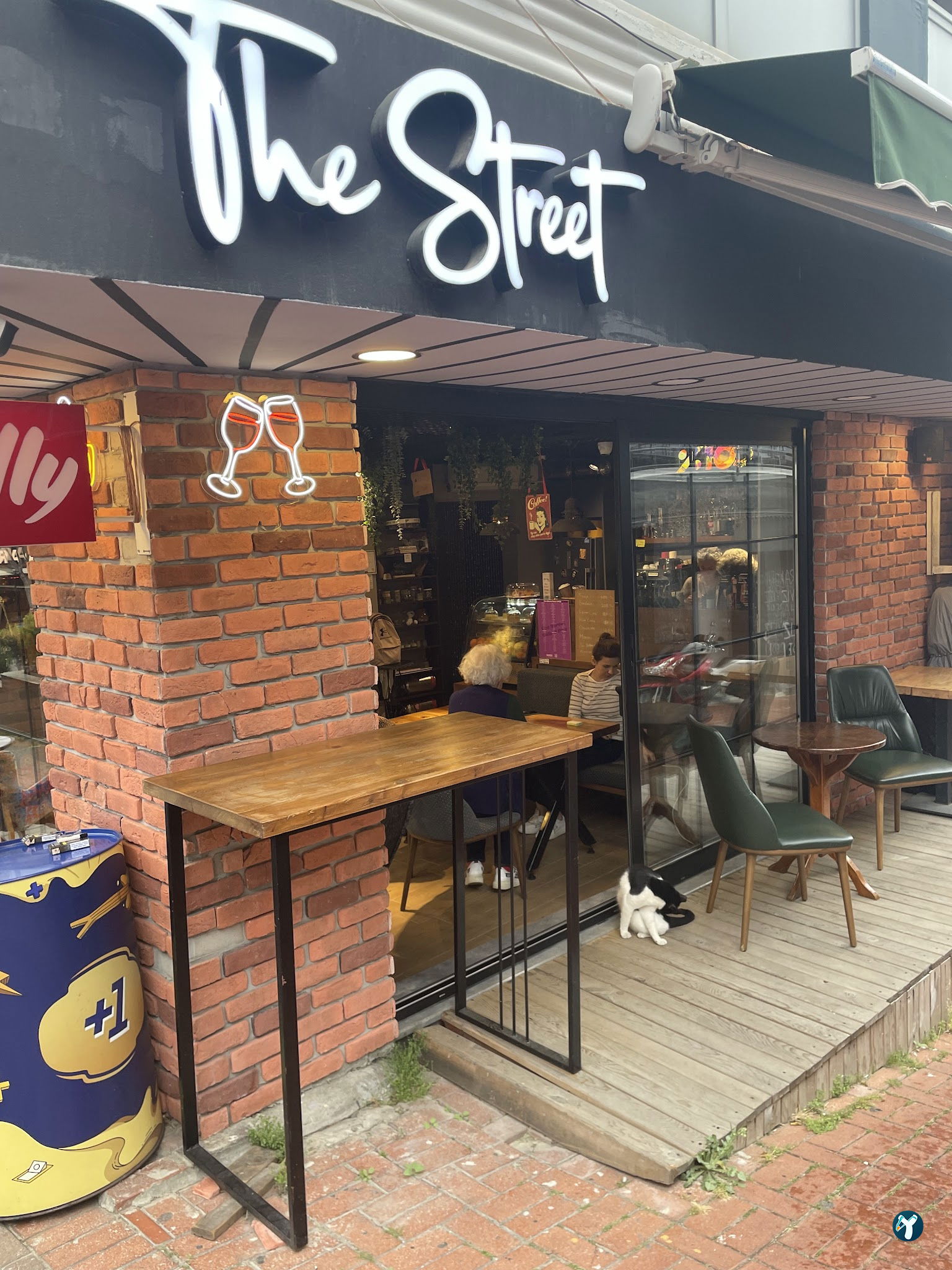 The Street Cafe & Pub (Sisters)