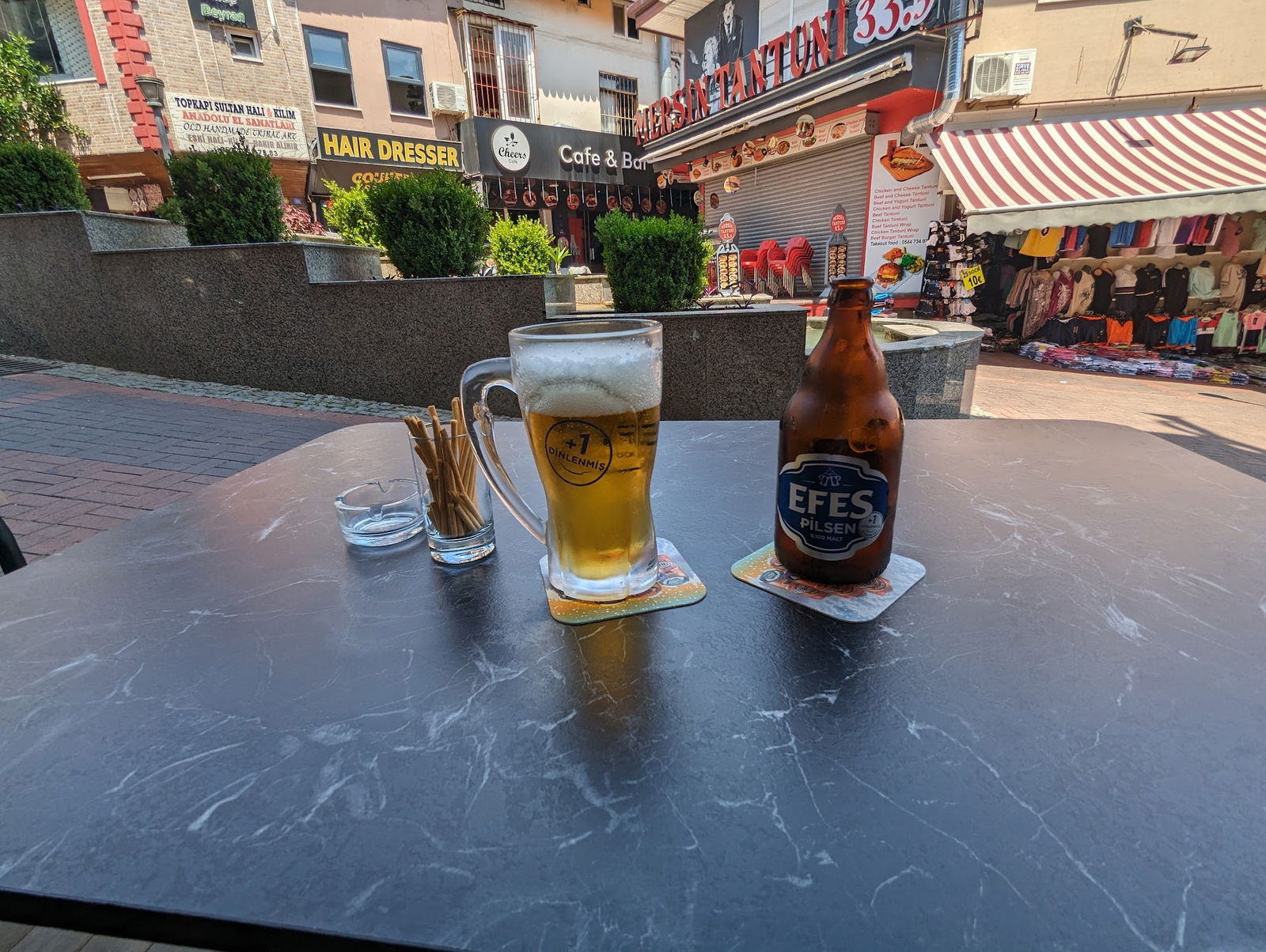 The Street Cafe & Pub (Sisters)