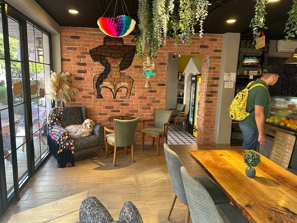 The Street Cafe & Pub (Sisters)