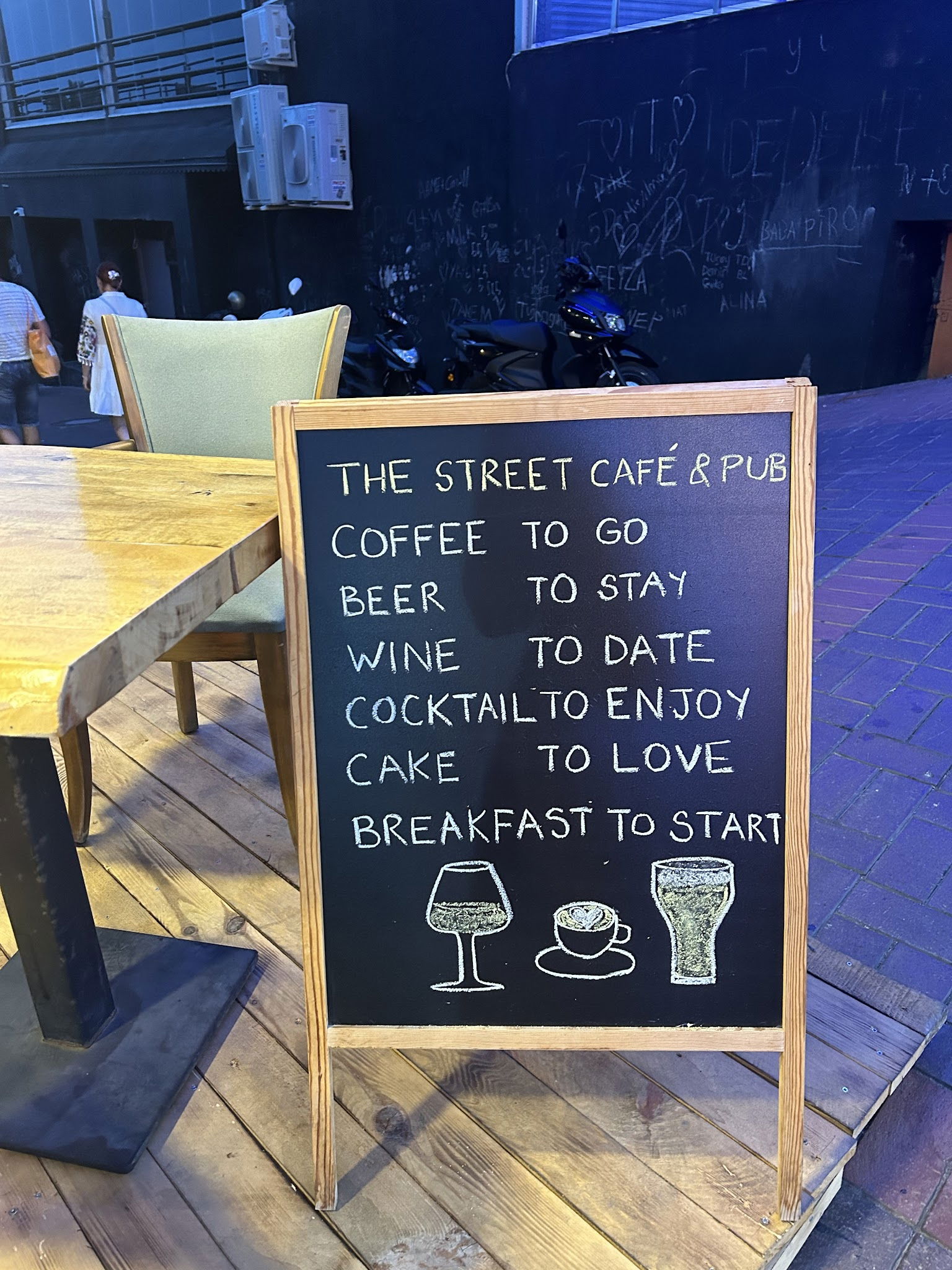 The Street Cafe & Pub (Sisters)