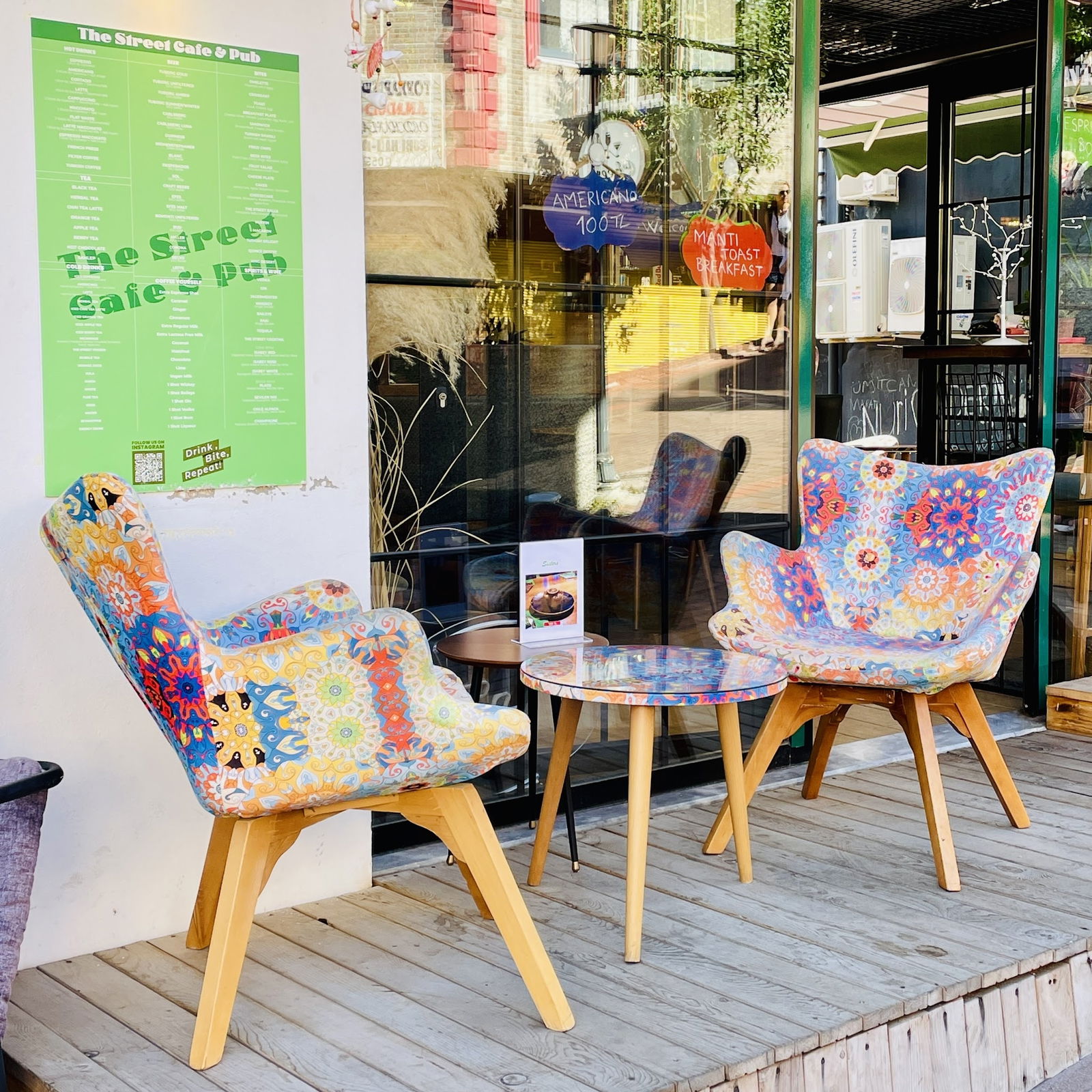 The Street Cafe & Pub (Sisters)