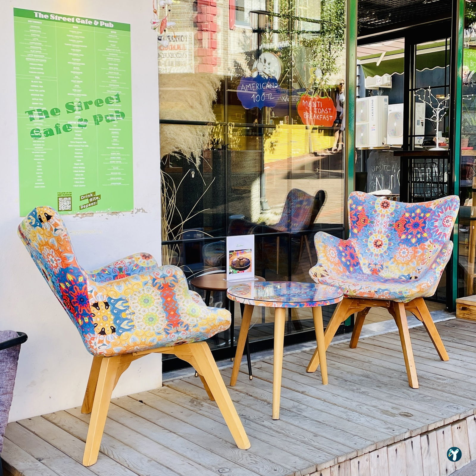 The Street Cafe & Pub (Sisters)