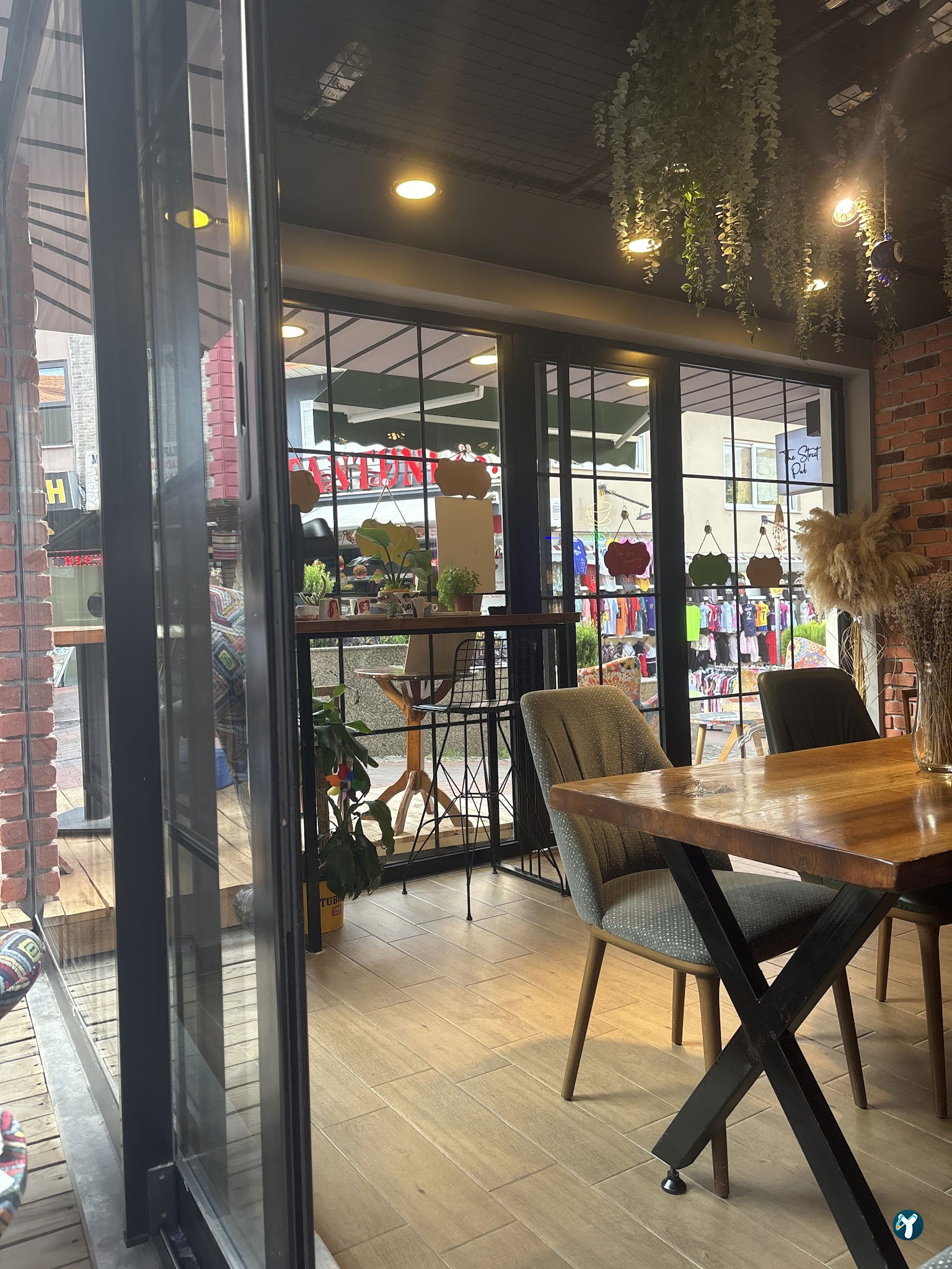 The Street Cafe & Pub (Sisters)