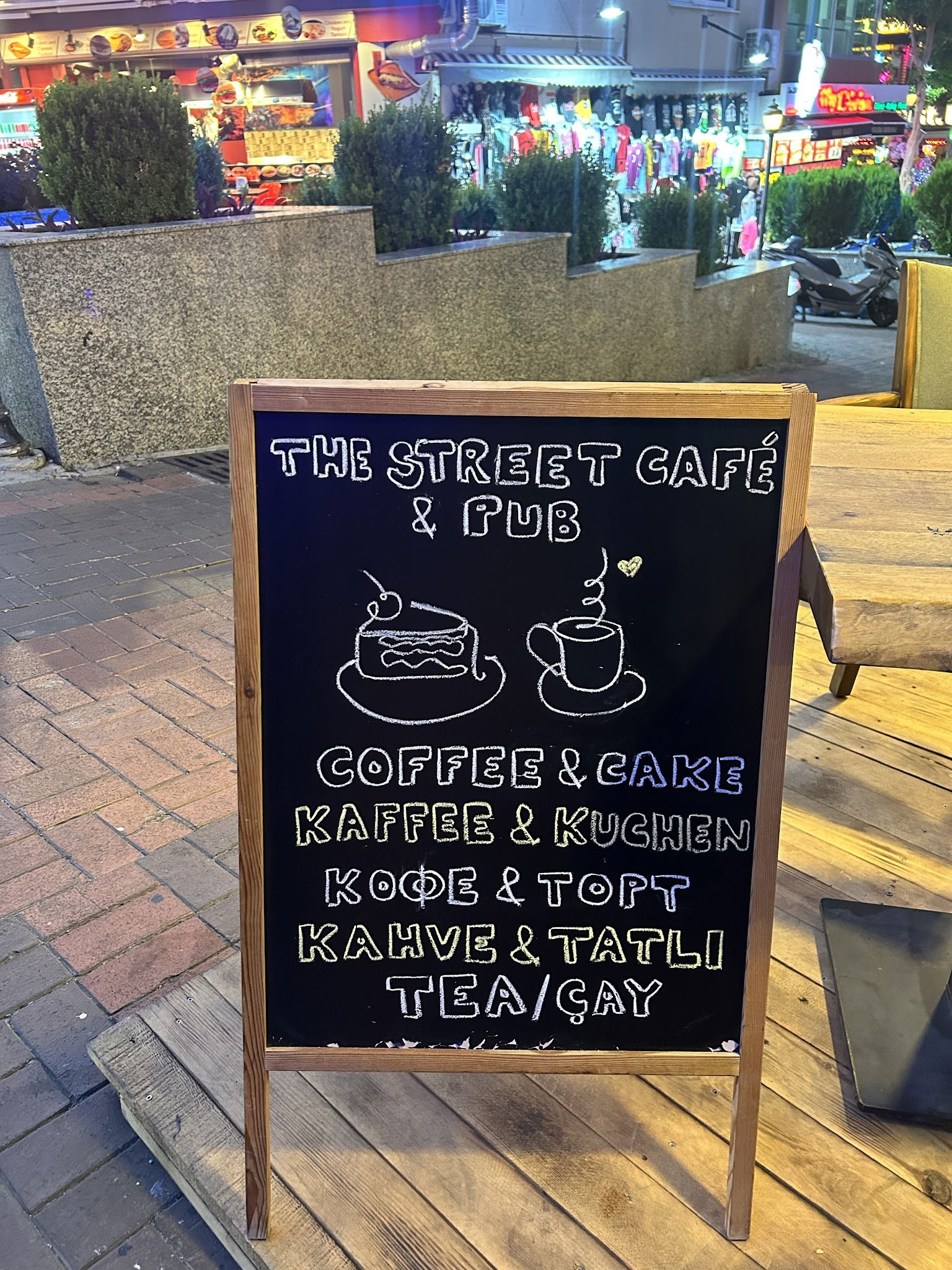 The Street Cafe & Pub (Sisters)