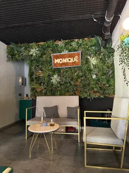 Monique Coffee resimleri