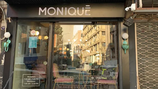 Monique Coffee resimleri