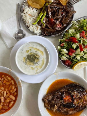 Bol Kepçe Yemek Salonu