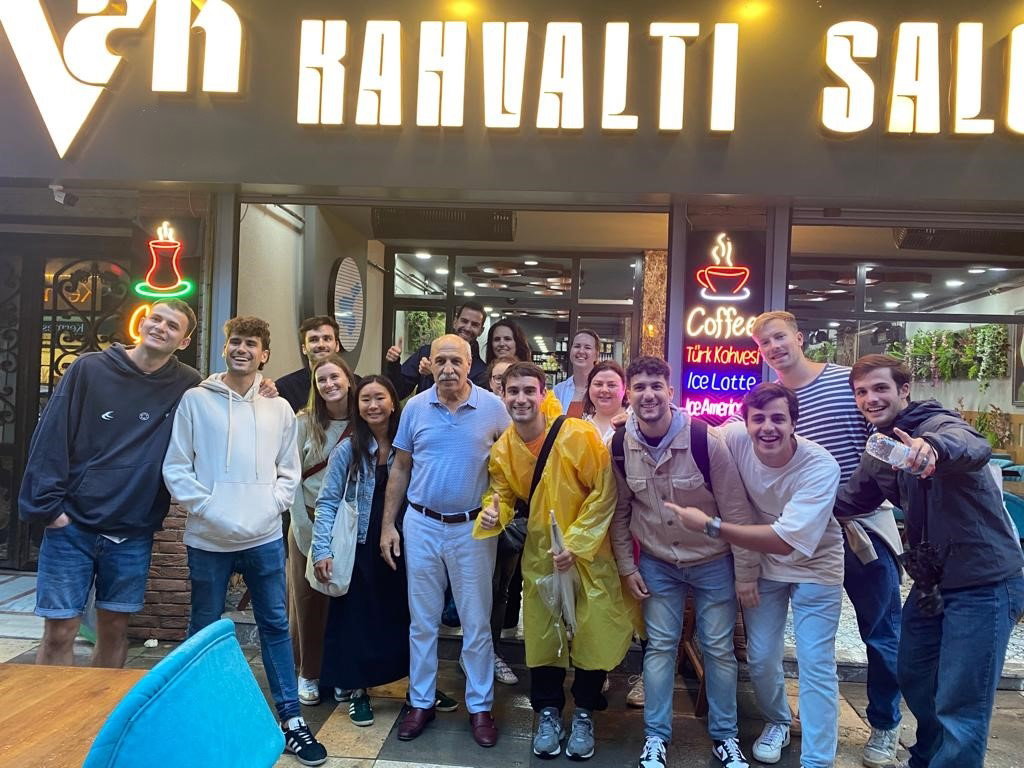 Üsküdar Van Kahvaltı Salonu Cafe & Restaurant