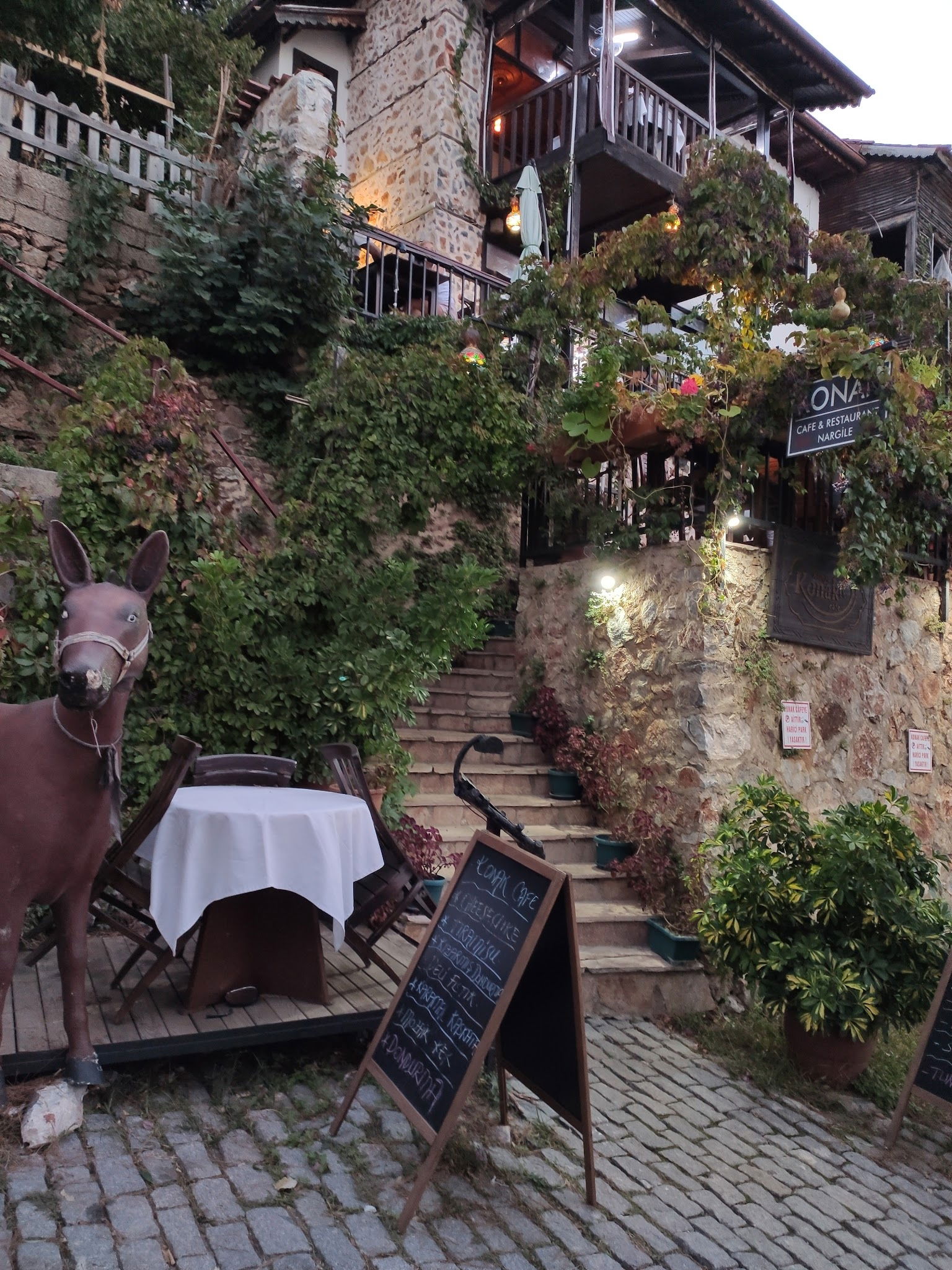 Konak Cafe & Restaurant