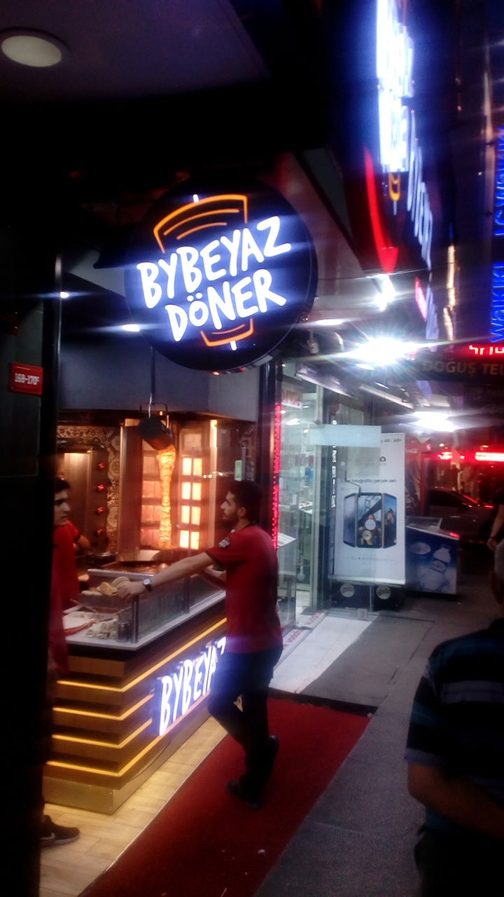 By Beyaz Döner 500 Evler