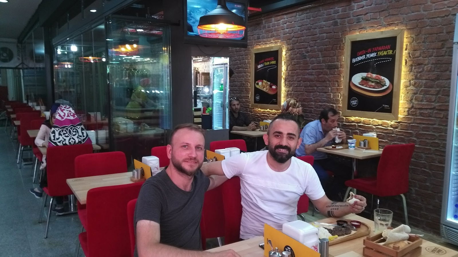 By Beyaz Döner 500 Evler