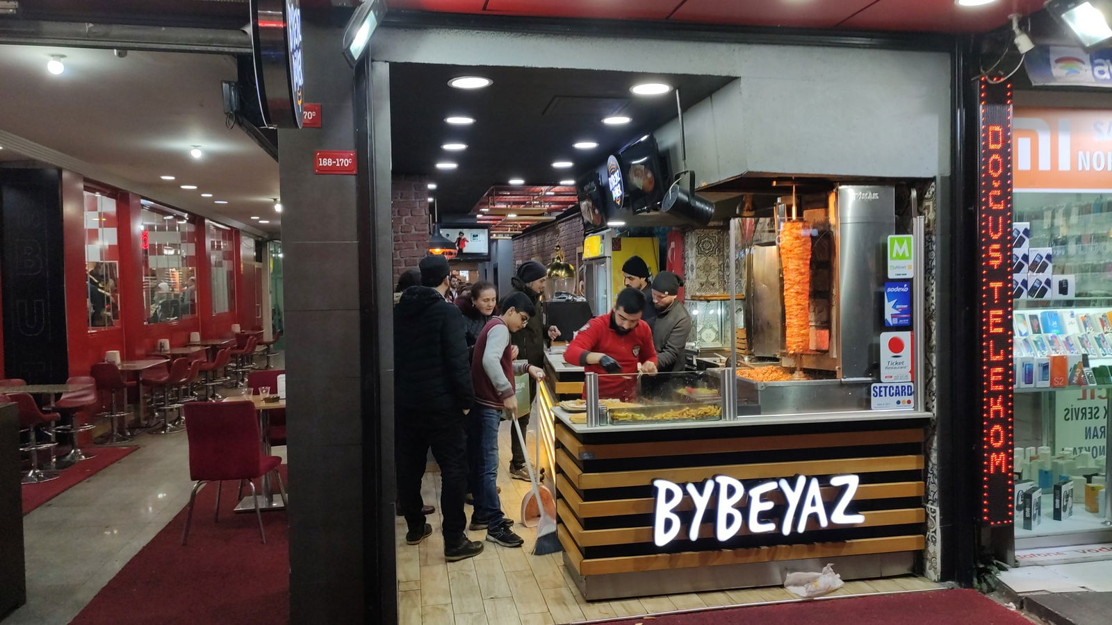 By Beyaz Döner 500 Evler