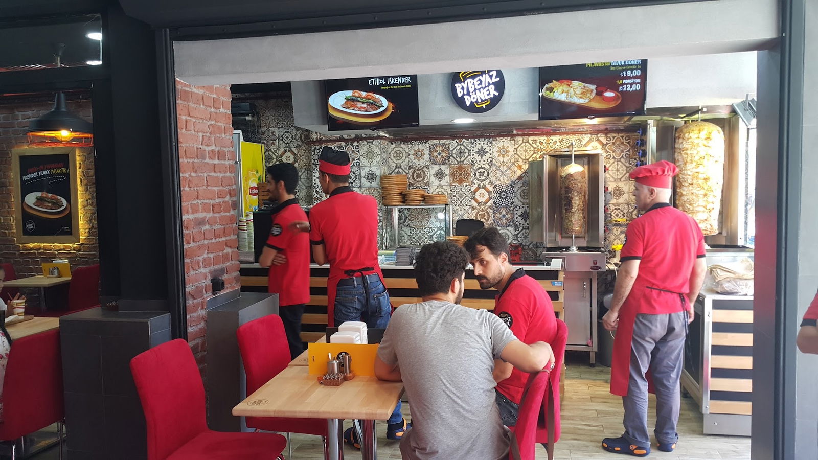 By Beyaz Döner 500 Evler