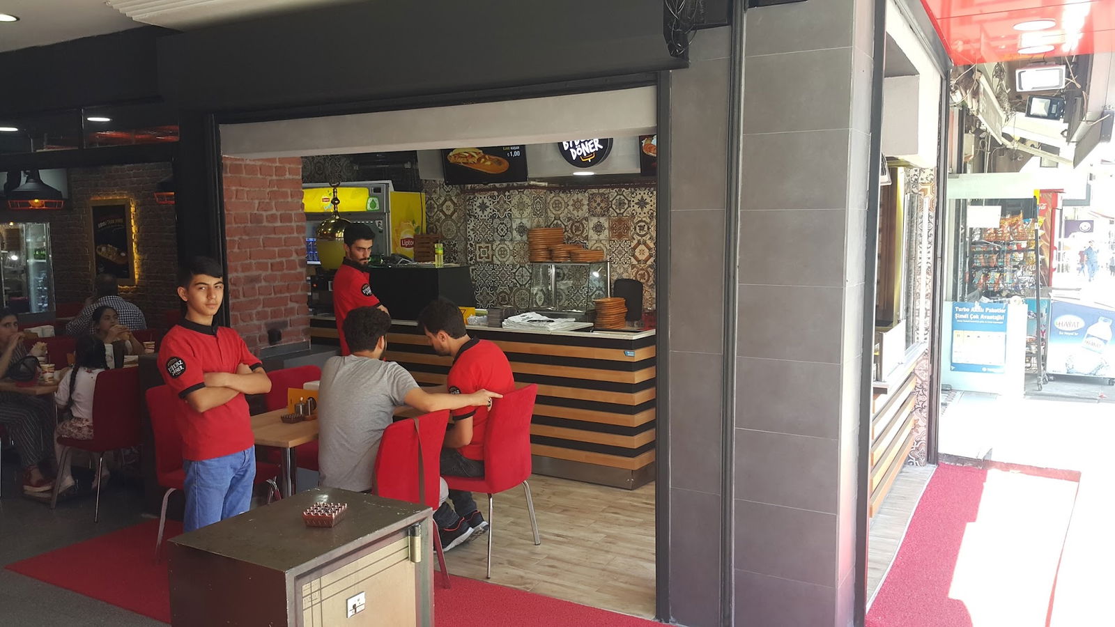 By Beyaz Döner 500 Evler