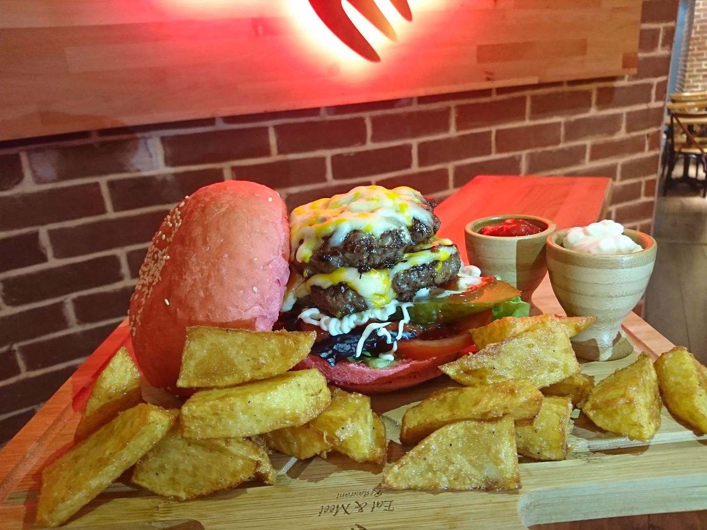 Eat And Meet Restaurant