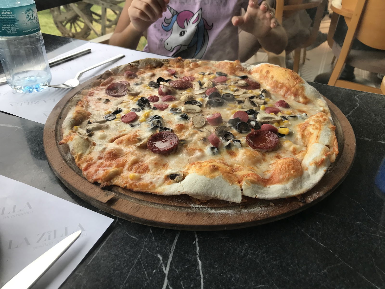 Lazilla Cafe & Restaurant