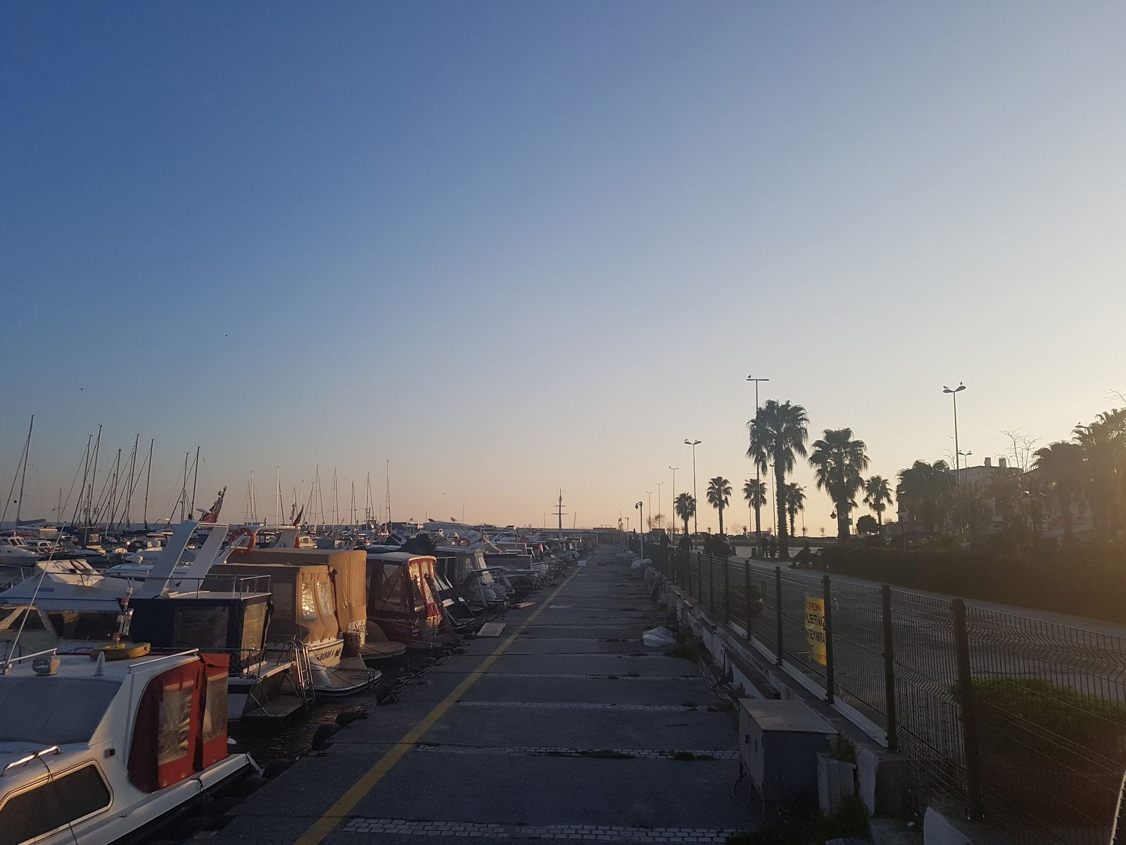 Lazilla Cafe & Restaurant