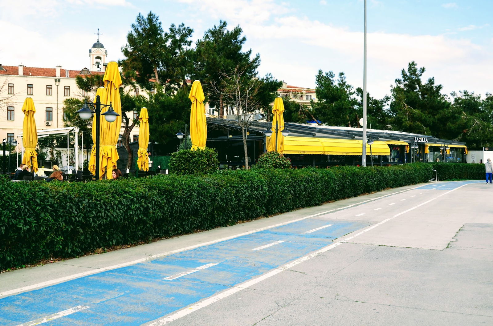 Lazilla Cafe & Restaurant