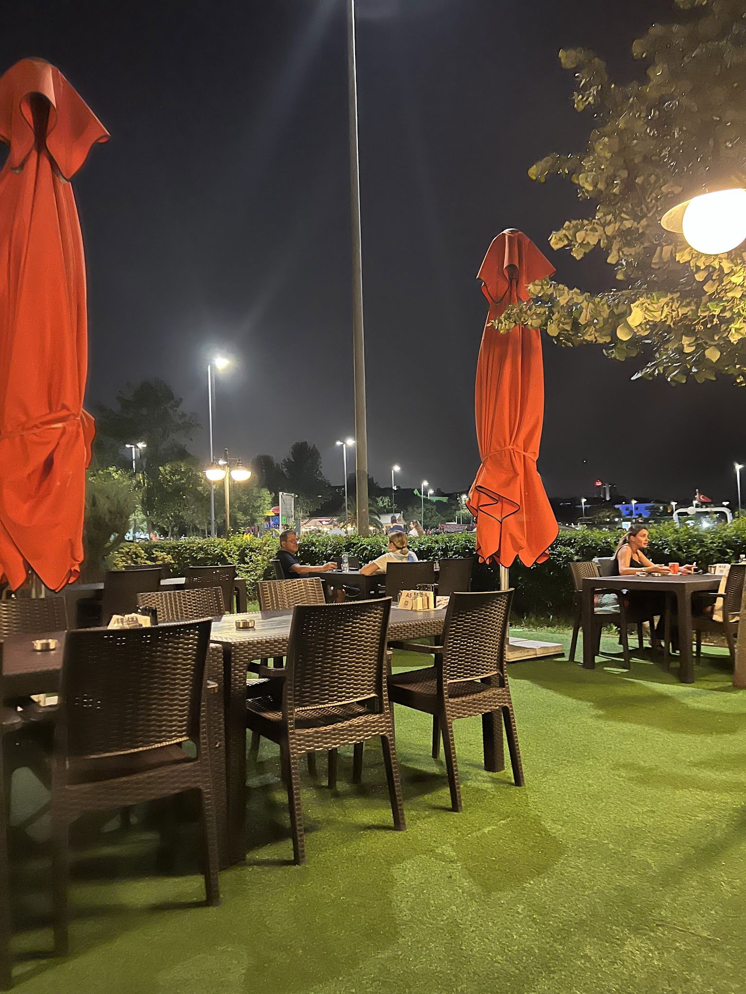 Lazilla Cafe & Restaurant