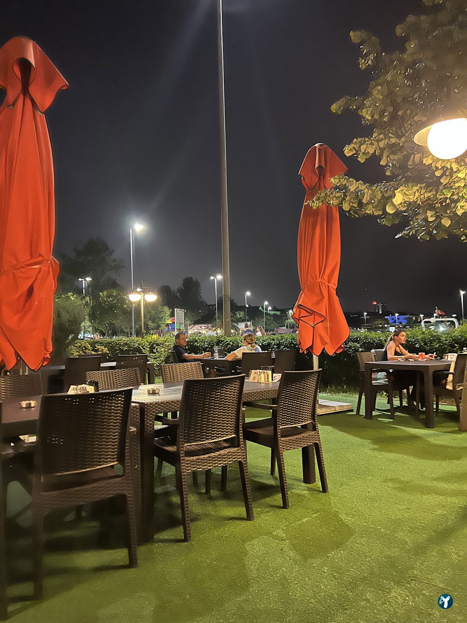 Lazilla Cafe & Restaurant