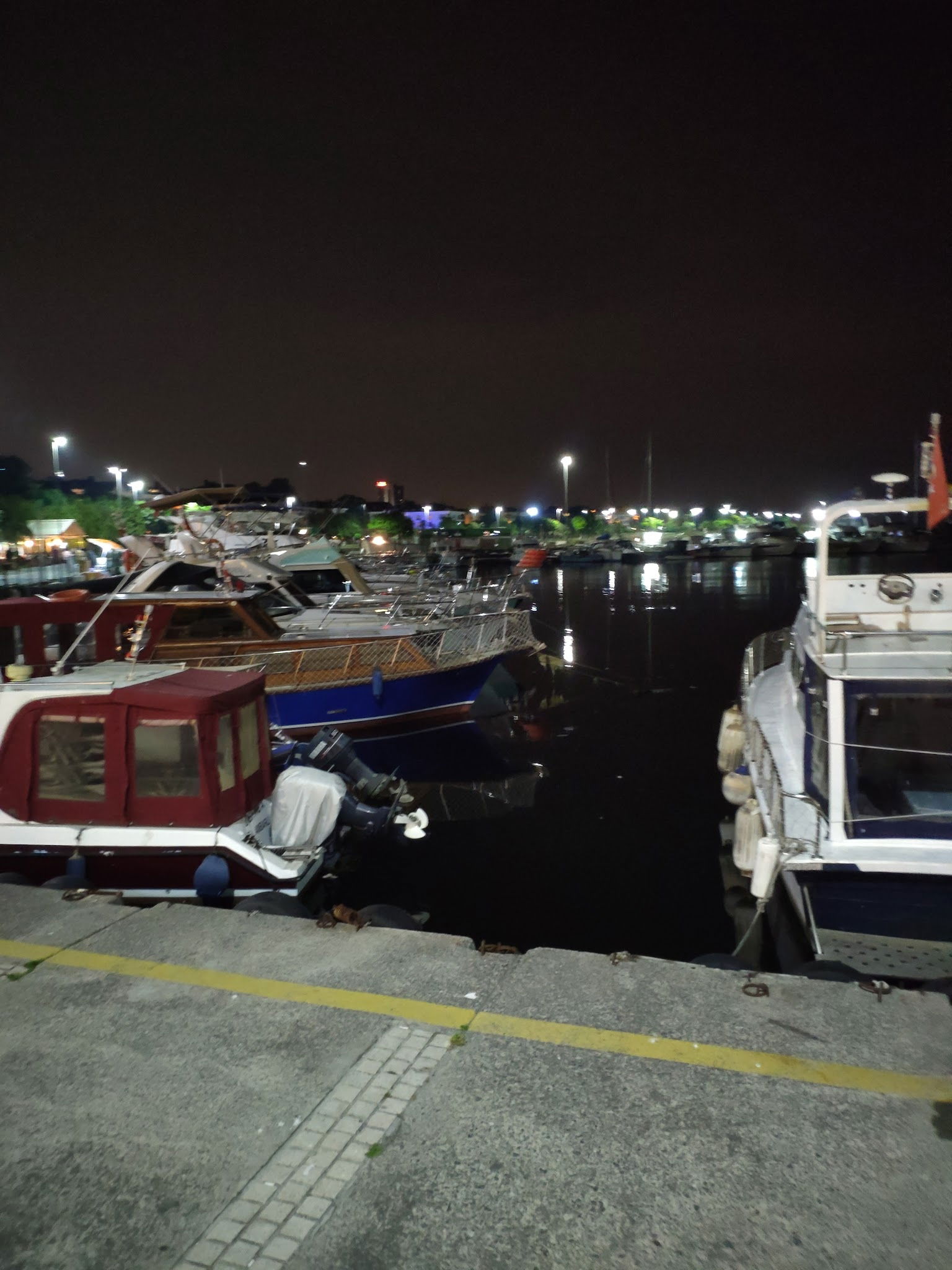 Lazilla Cafe & Restaurant