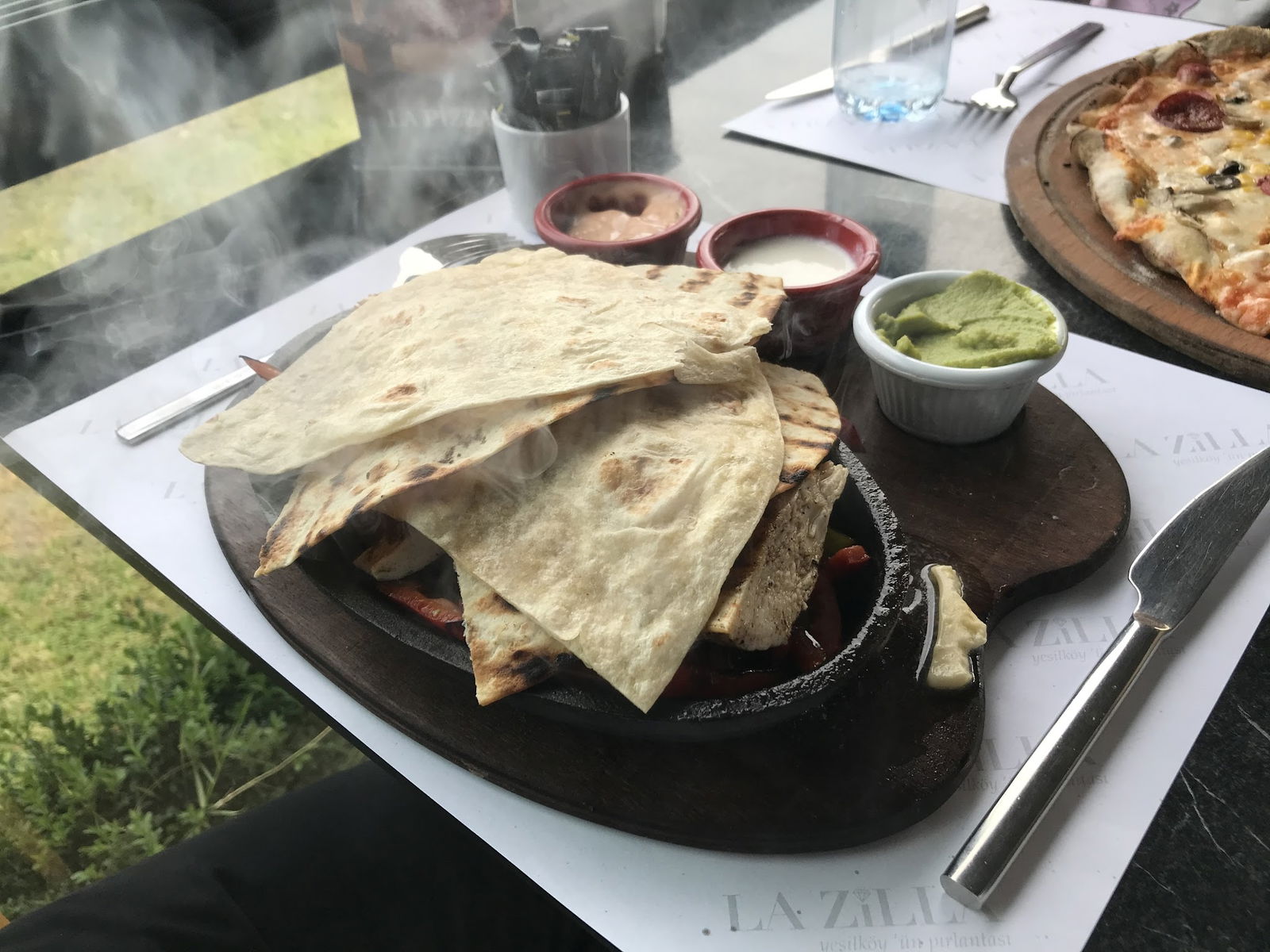 Lazilla Cafe & Restaurant