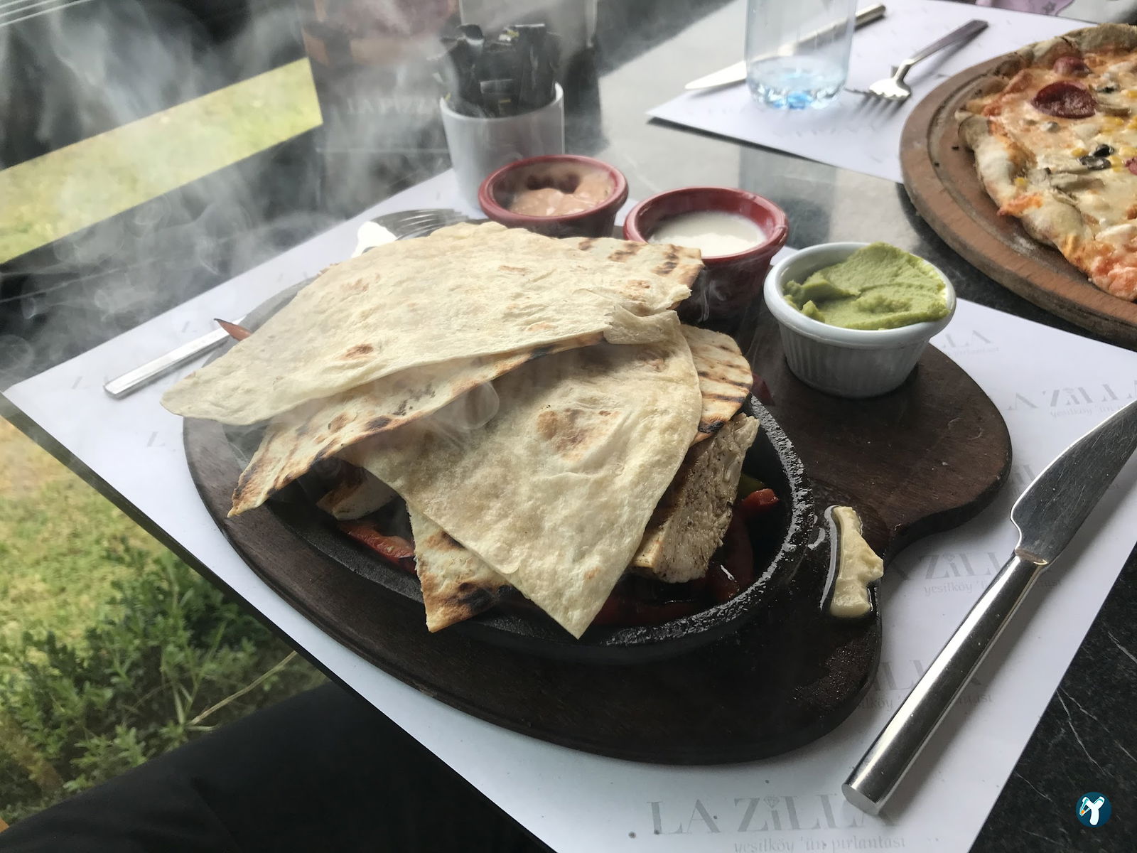 Lazilla Cafe & Restaurant