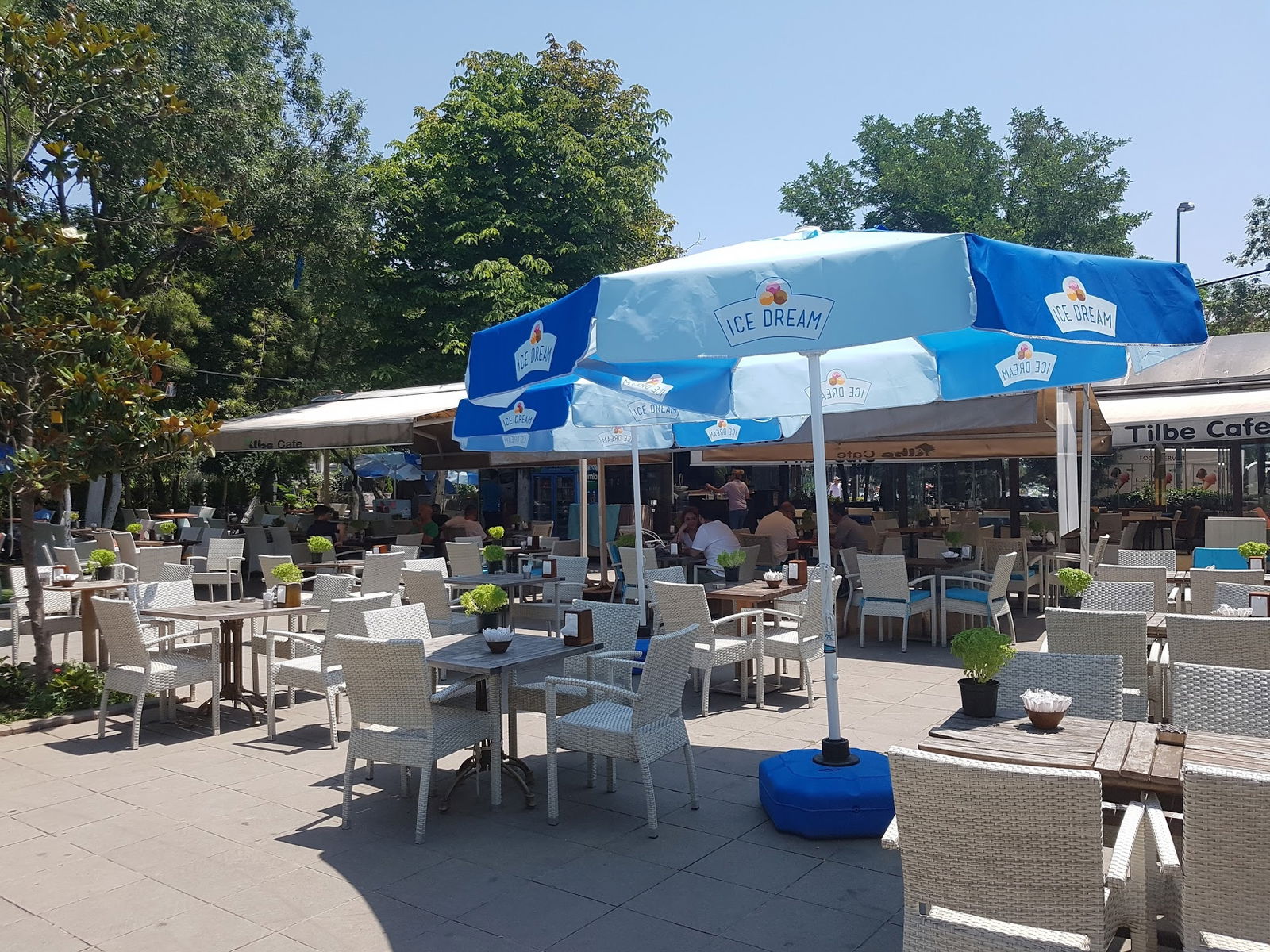 Lazilla Cafe & Restaurant