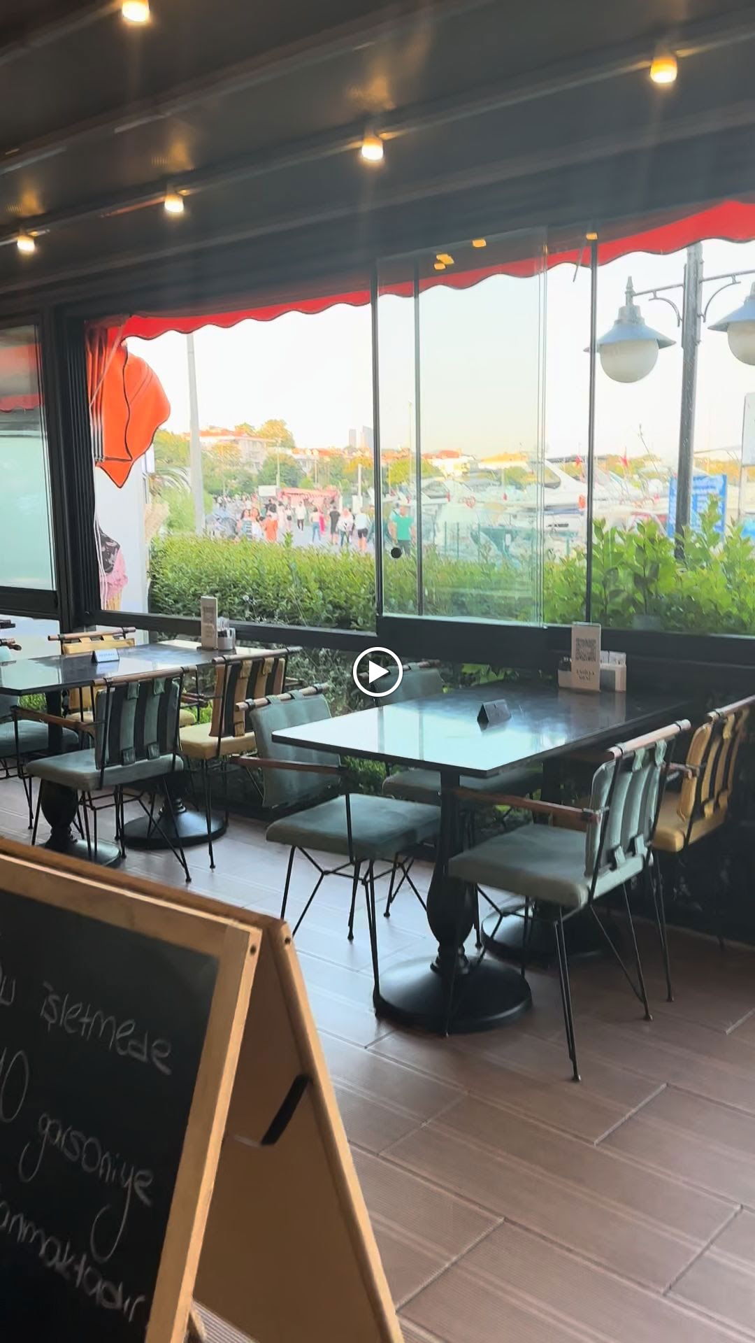 Lazilla Cafe & Restaurant