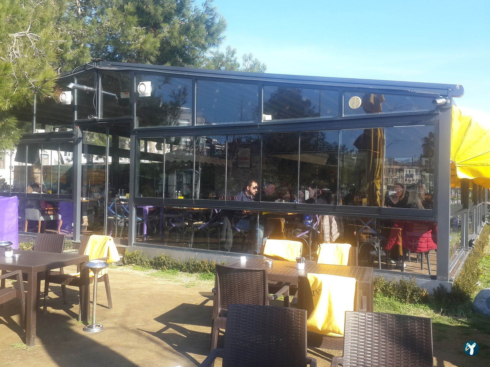 Lazilla Cafe & Restaurant