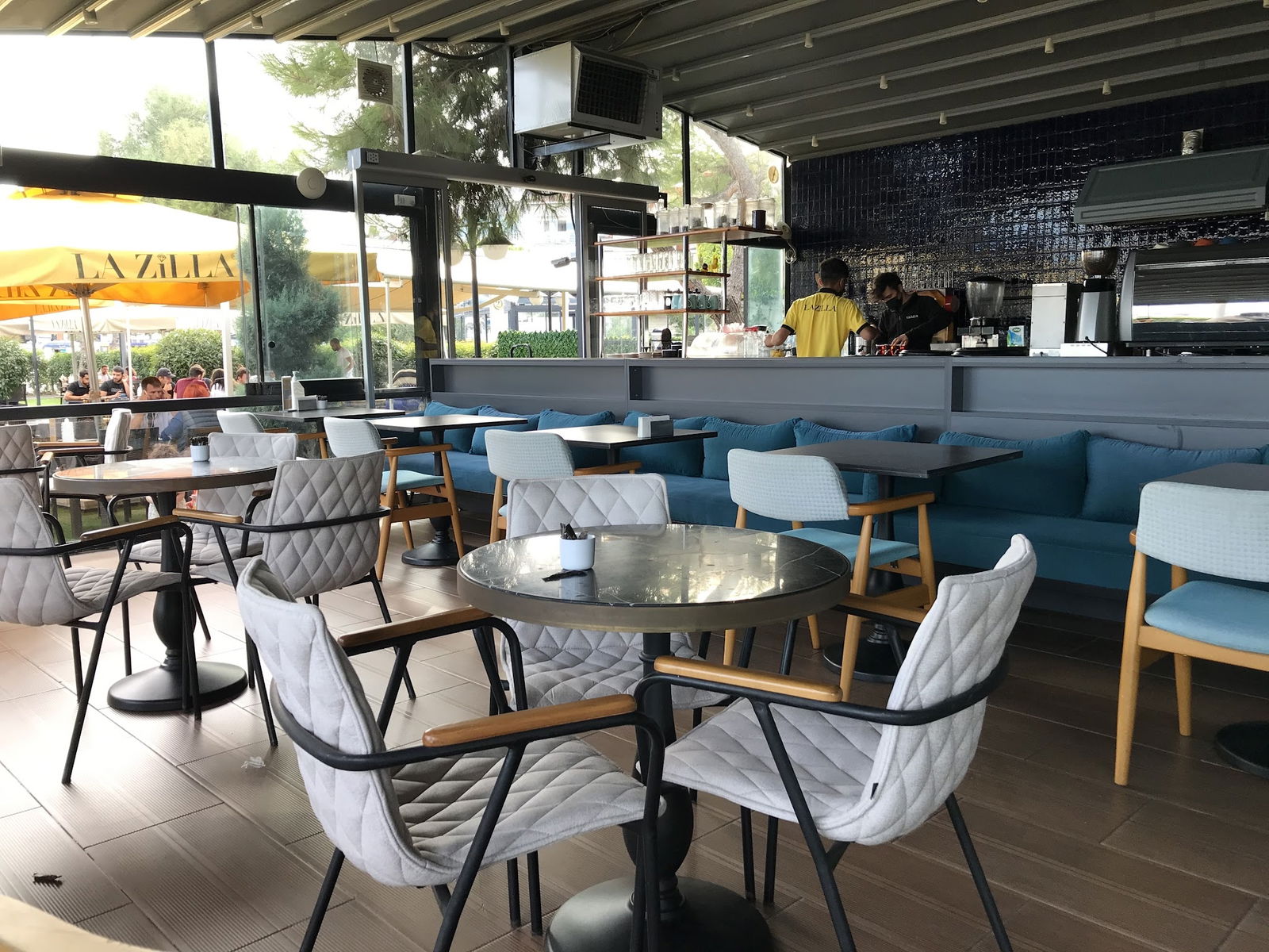 Lazilla Cafe & Restaurant