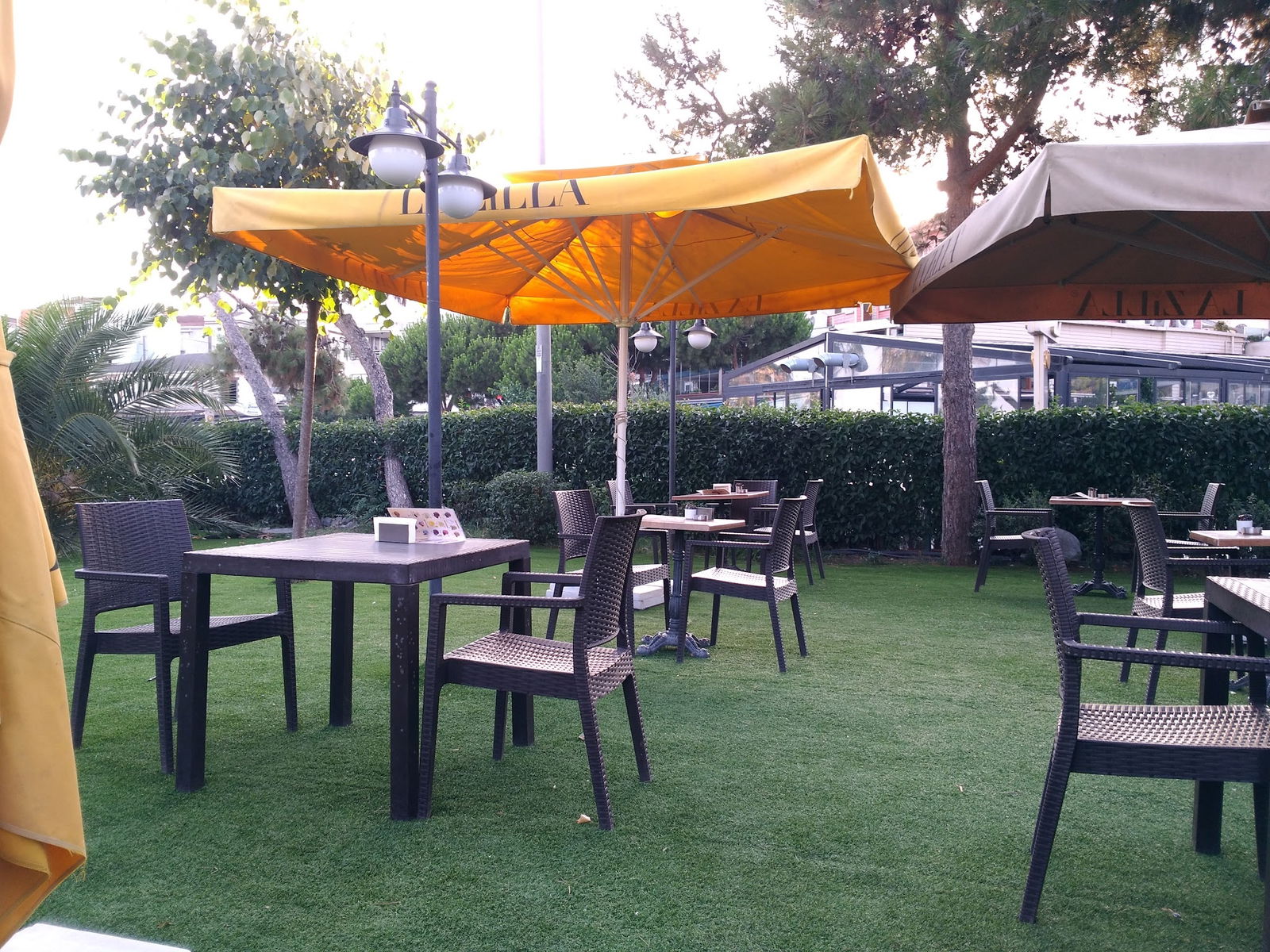 Lazilla Cafe & Restaurant