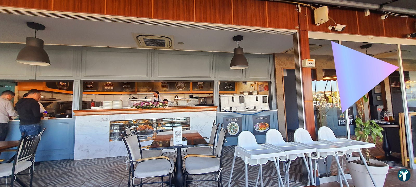 Lazilla Cafe & Restaurant