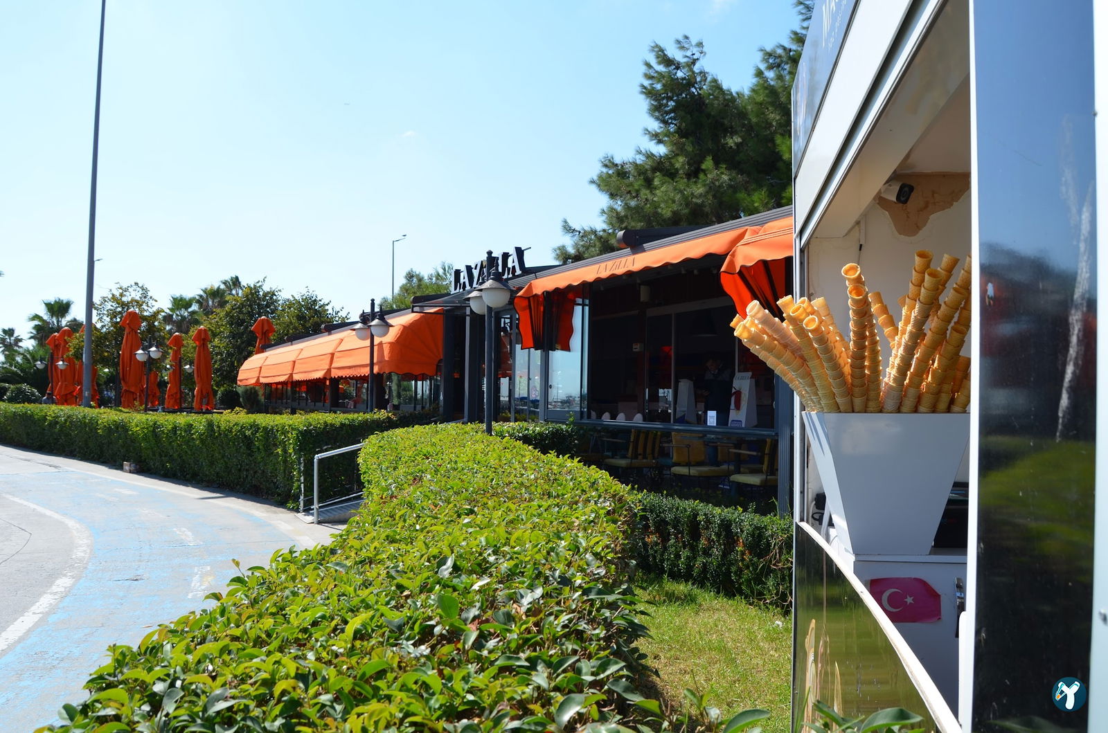 Lazilla Cafe & Restaurant