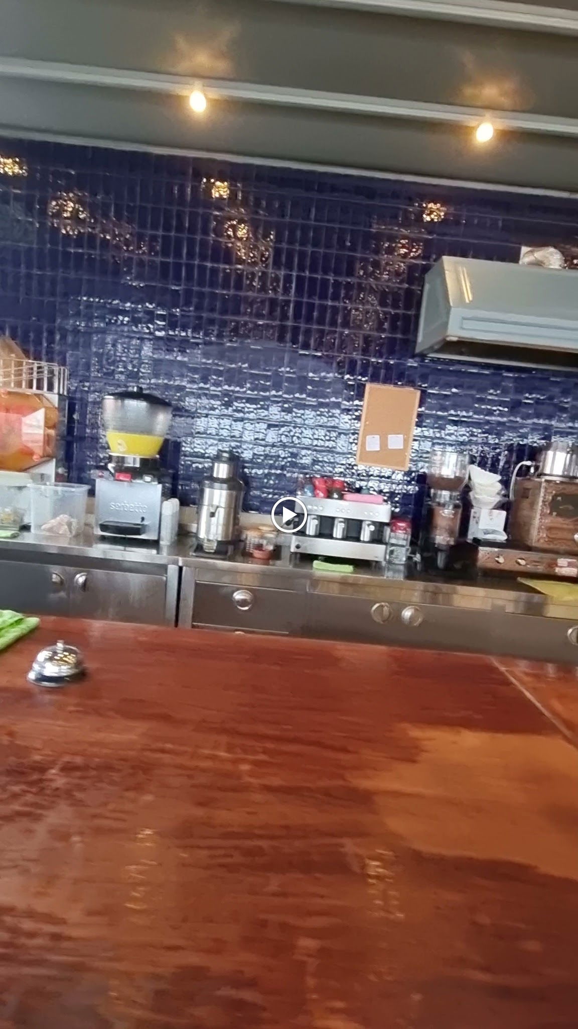 Lazilla Cafe & Restaurant