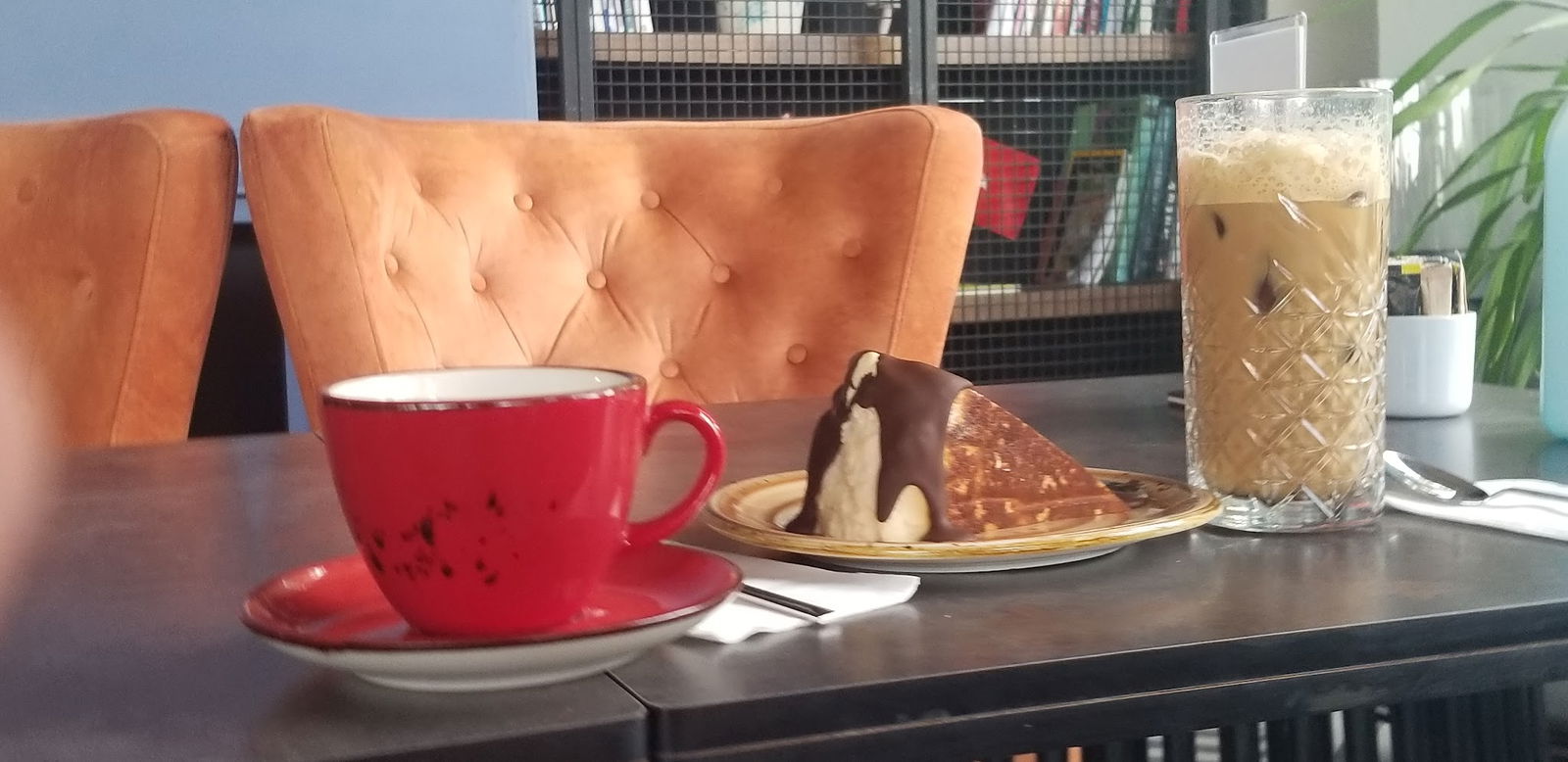 Lazilla Cafe & Restaurant