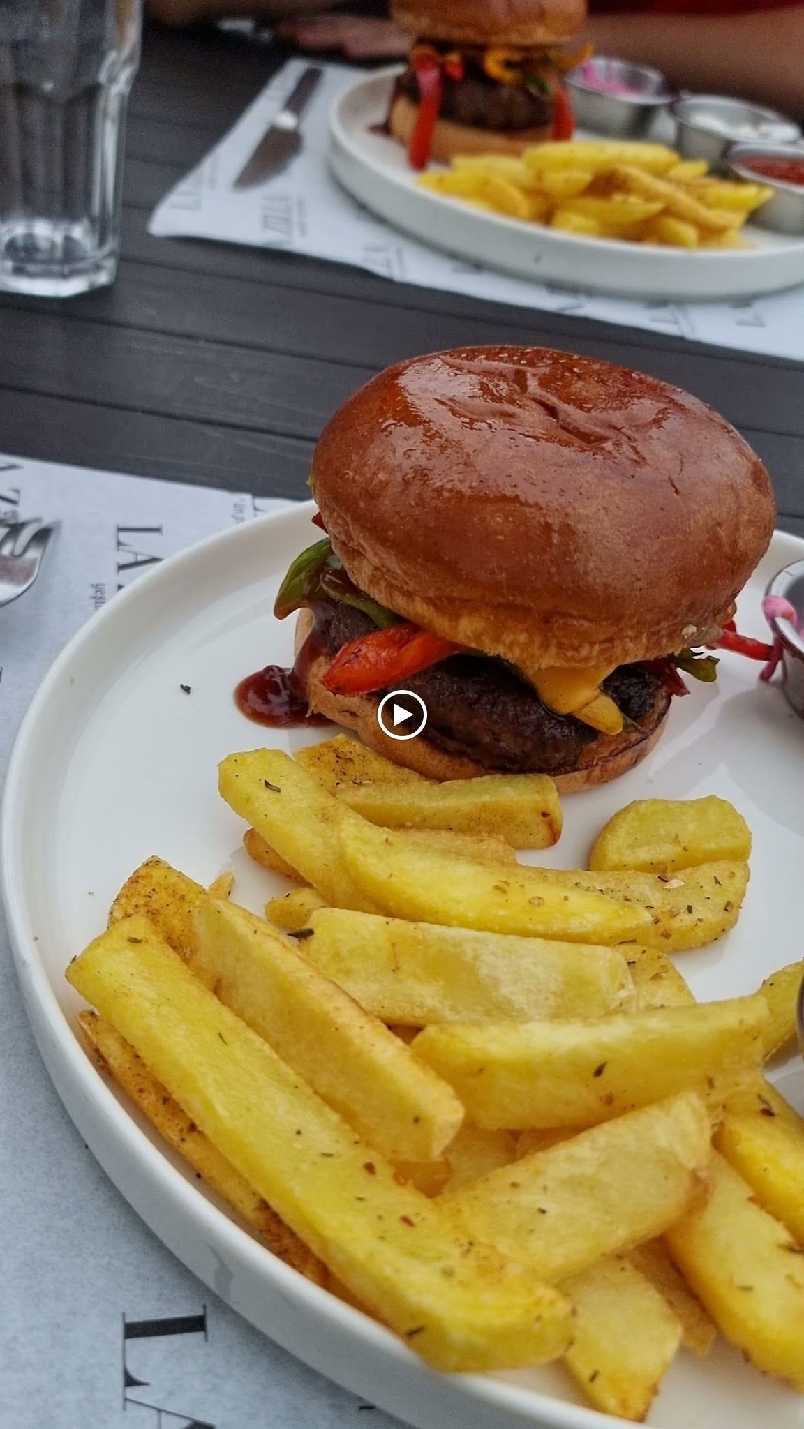 Lazilla Cafe & Restaurant