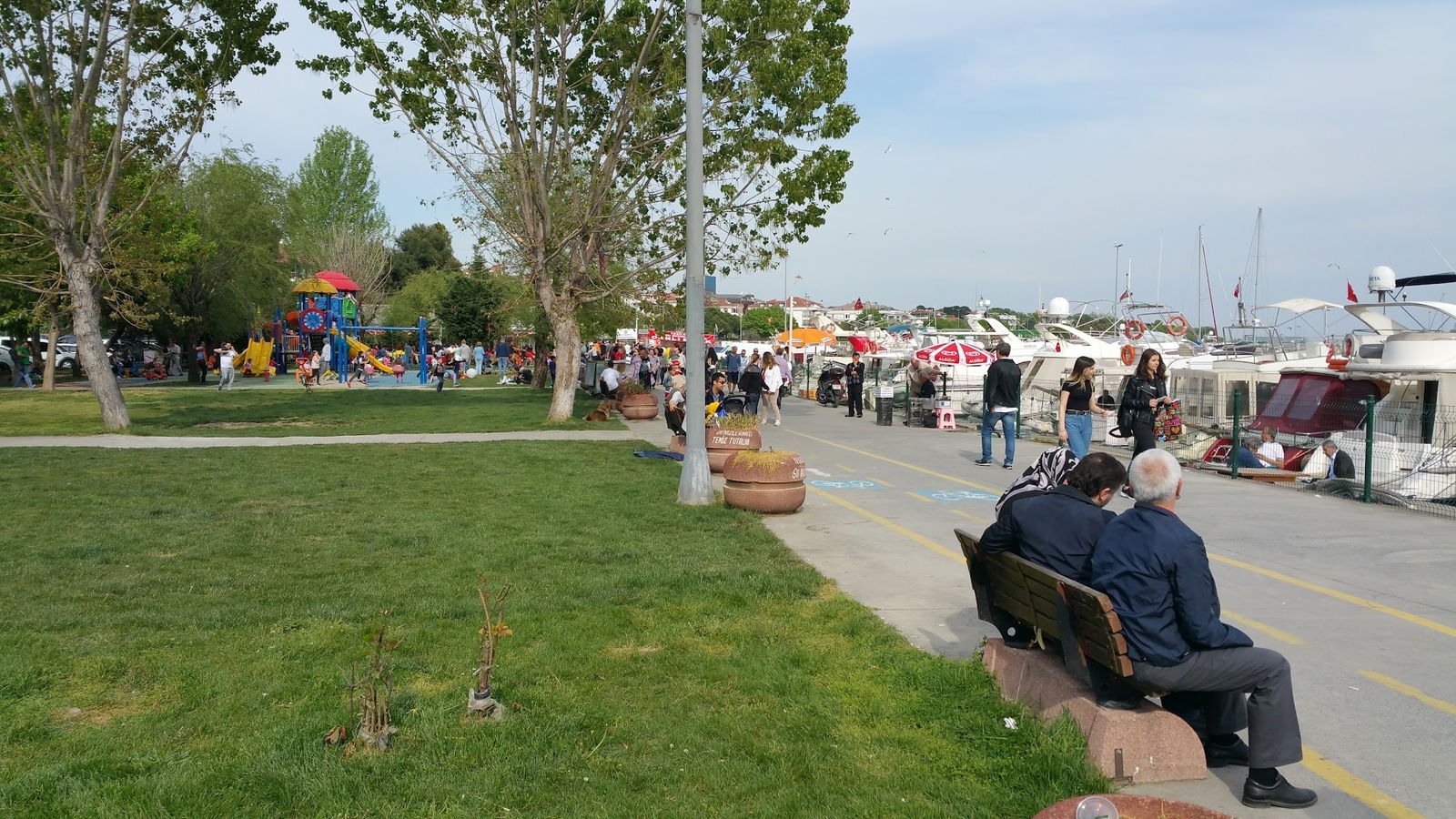 Lazilla Cafe & Restaurant