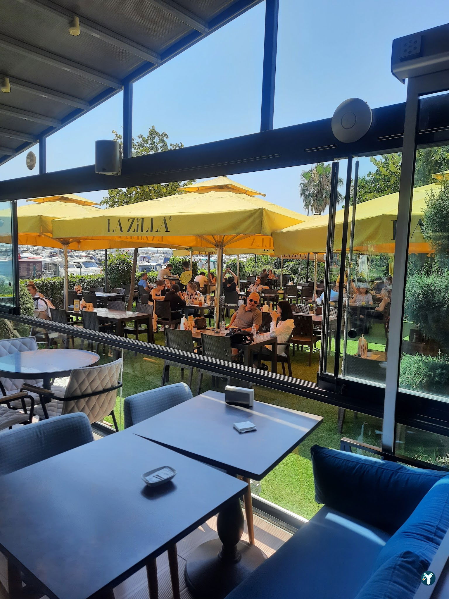 Lazilla Cafe & Restaurant