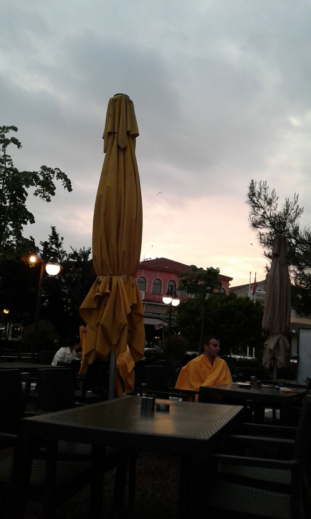 Lazilla Cafe & Restaurant