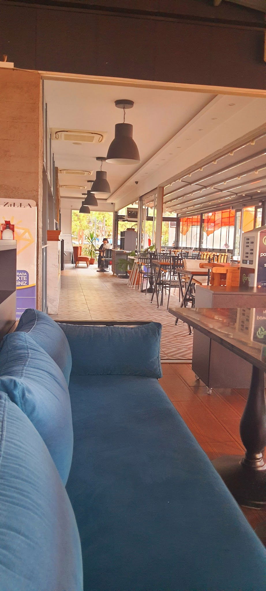 Lazilla Cafe & Restaurant