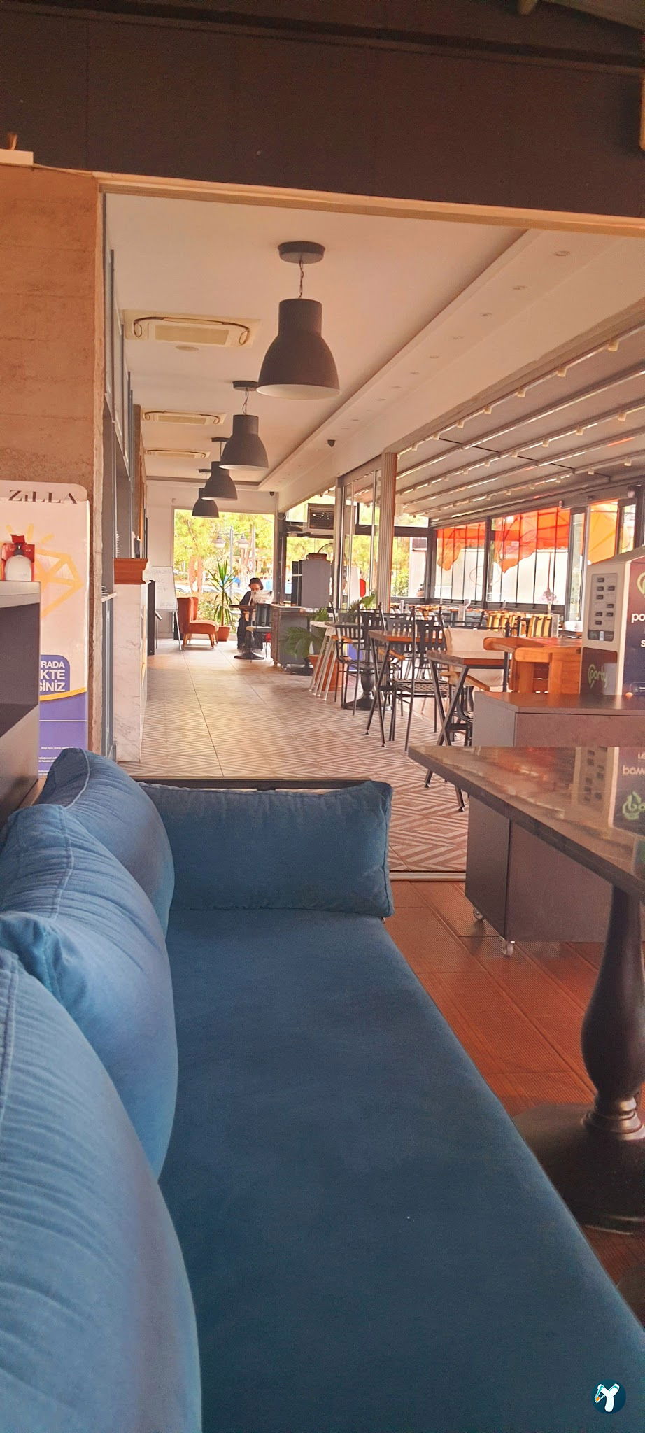 Lazilla Cafe & Restaurant