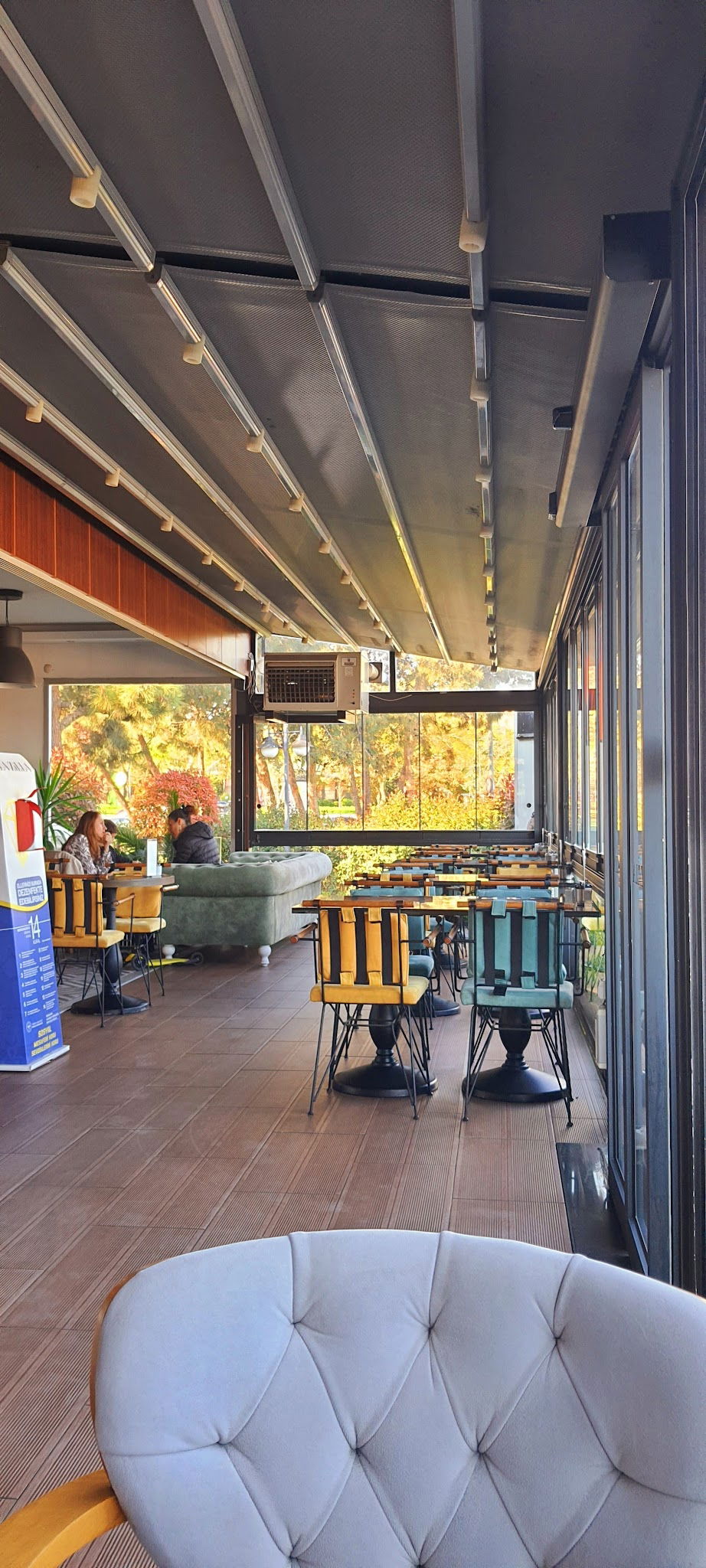 Lazilla Cafe & Restaurant